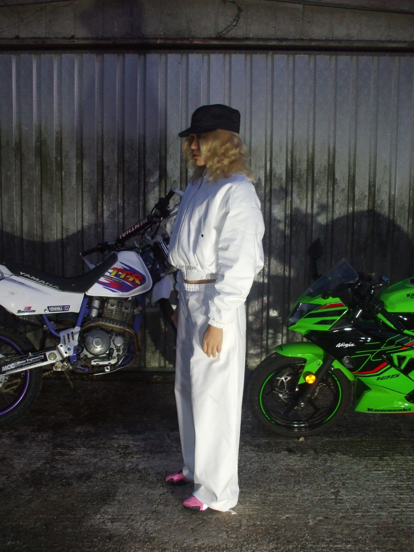 V2 0525 / Moto Bomber