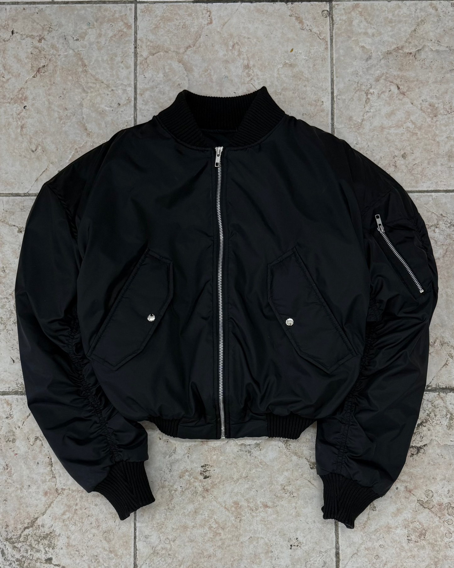 V1 0125 / Bouclier Black Bomber
