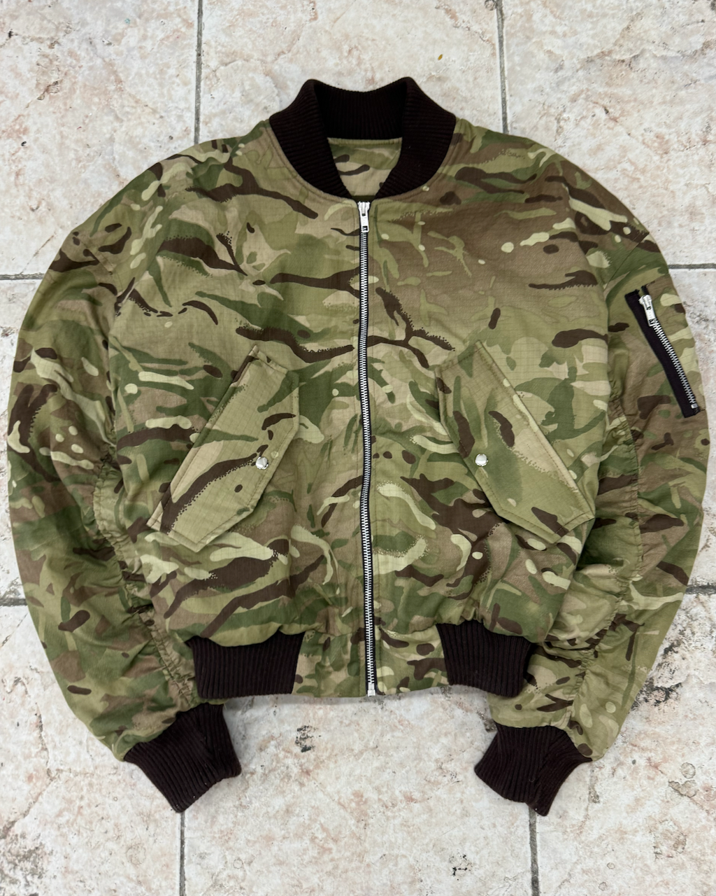 V1 0125 / Bouclier Camo Bomber